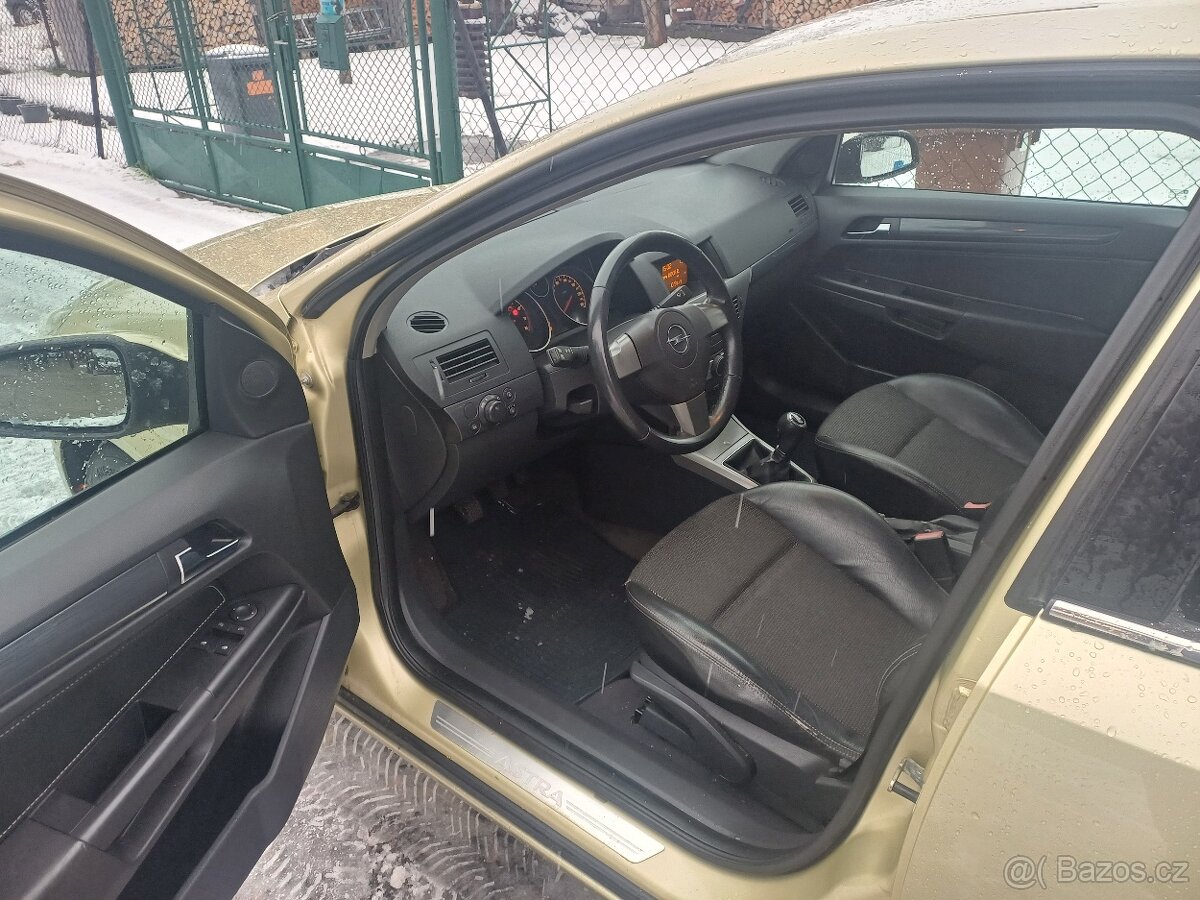 Benzínová Opel Astra 1.6 16V Twinport - 5