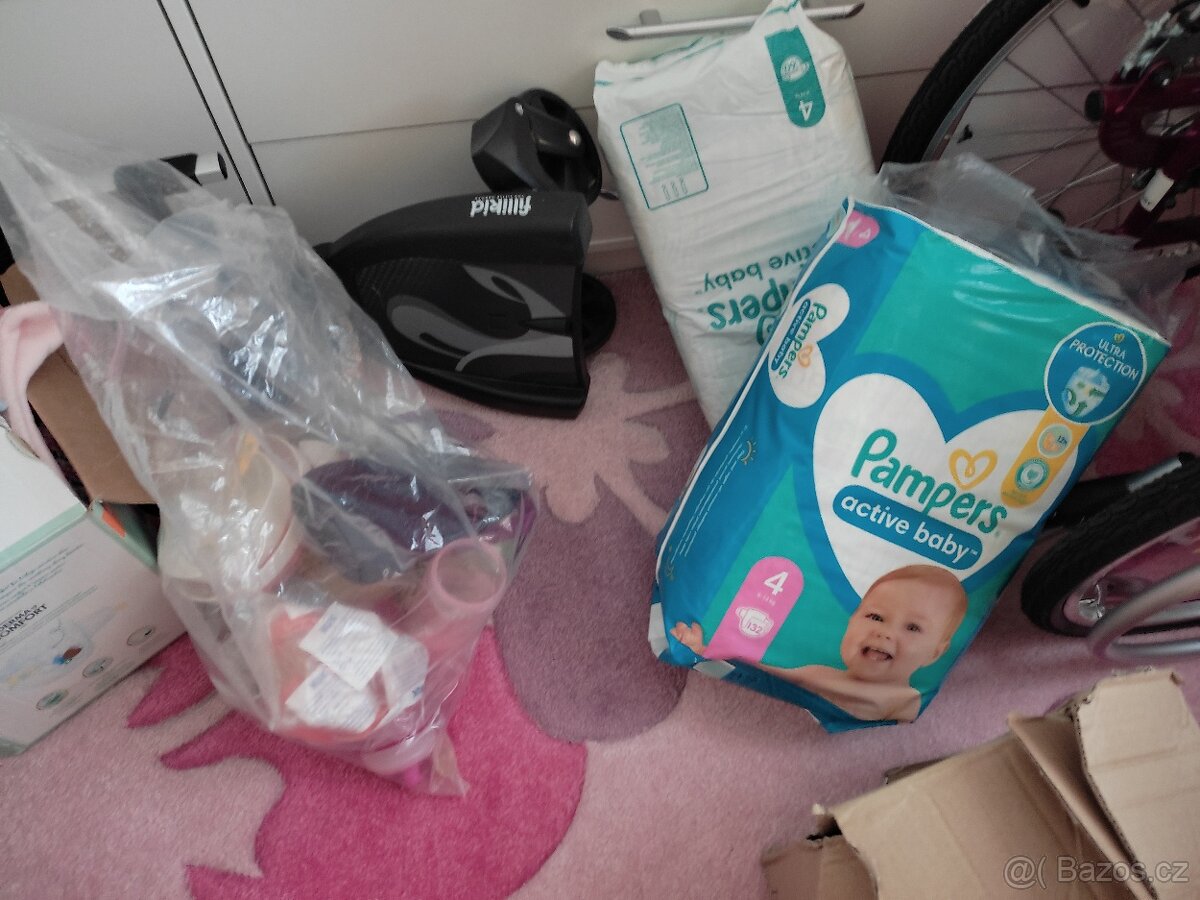 Dětské oblečení a různé potřeby pro holčičku - 5