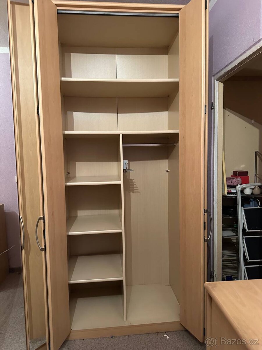 Rohová skříň / šatní sestava - 5