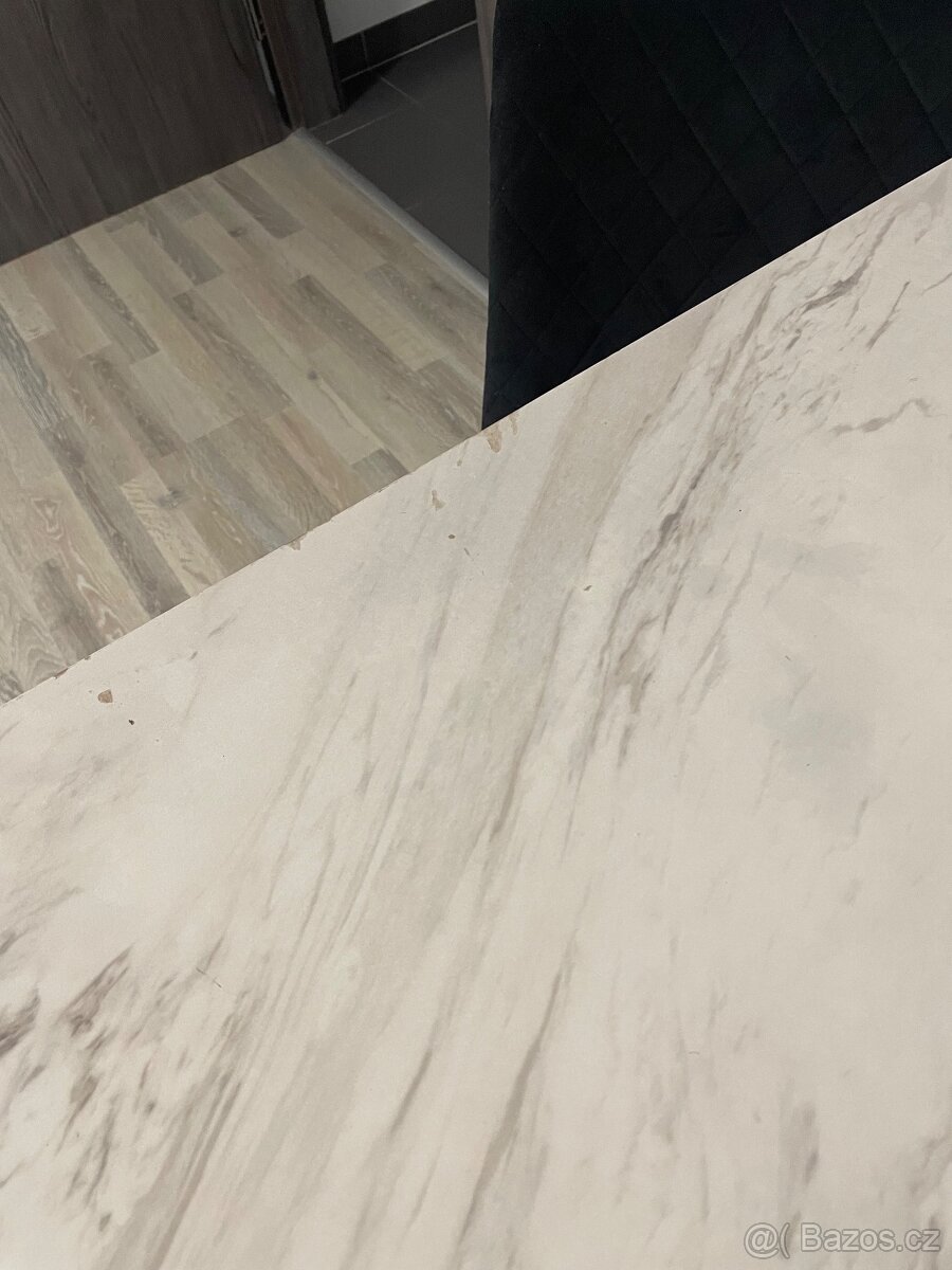 Prodám jídelní stůl + 2x židle - 5