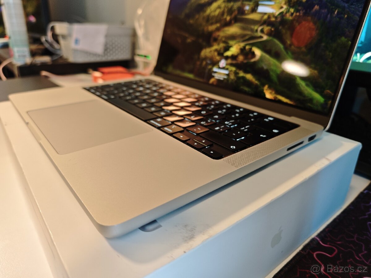 Macbook Pro 14 inch M3, 16 GB, 512 GB - 5