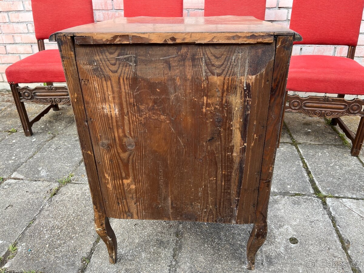 Starožitný nábytek - komoda - 5