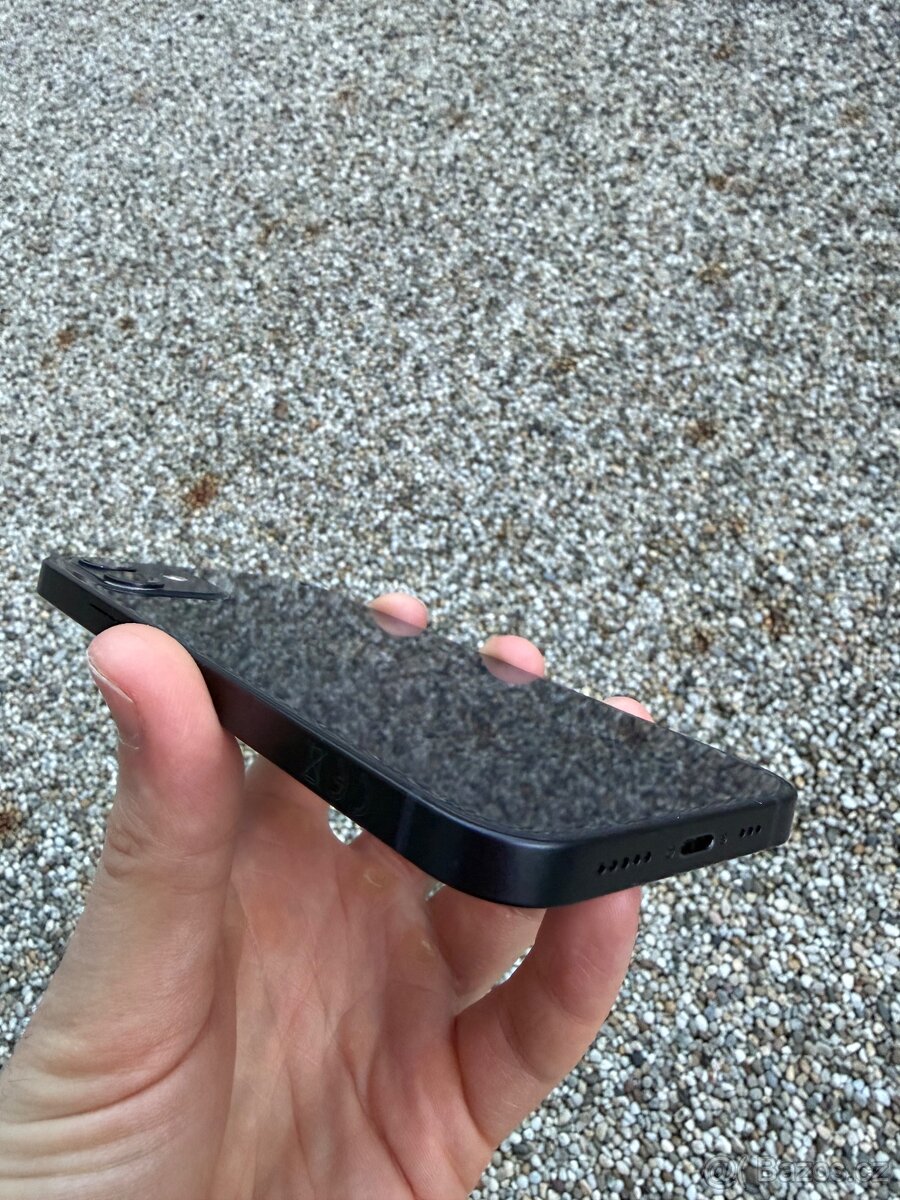 IPhone 12 - baterie 94% - 5