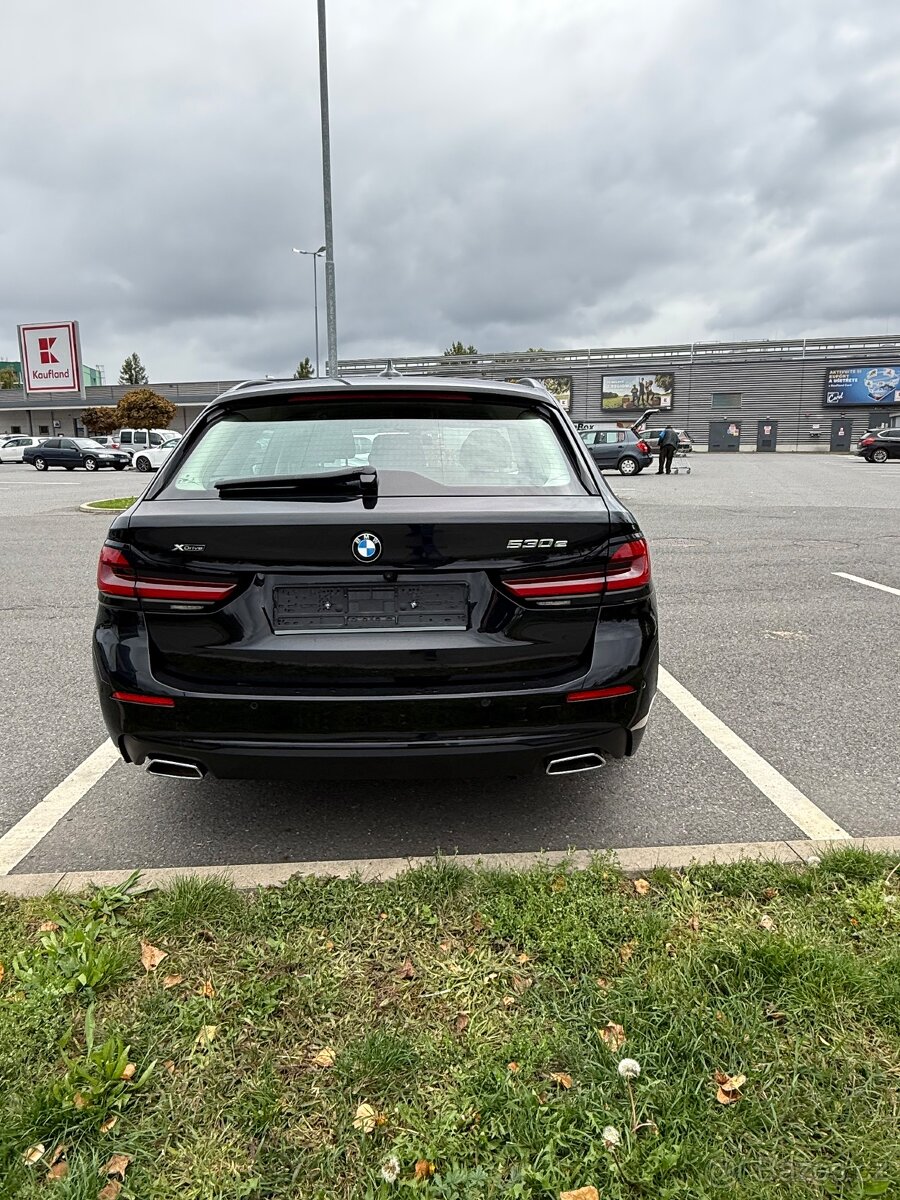 BMW 530e. 215 kW . 140000 km. - 5