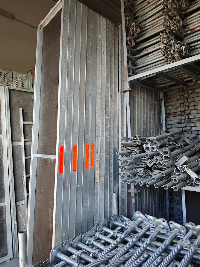 Prodám lešení Layher blitz 73 HLINÍKOVÉ 99m2 Alfix - 5