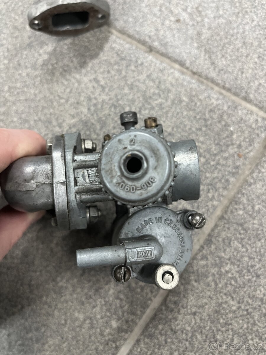 válec, hlava, píst, karburátor a kolena na jawa pionýr - 5