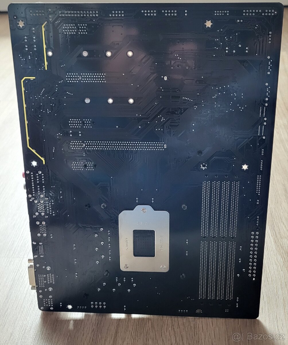 Základní deska Gigabyte s procesorem Intel a chladičem - 5