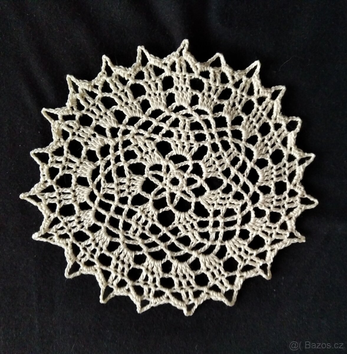 Malé ručně háčkované naškrobené bavlněné dečky - 5