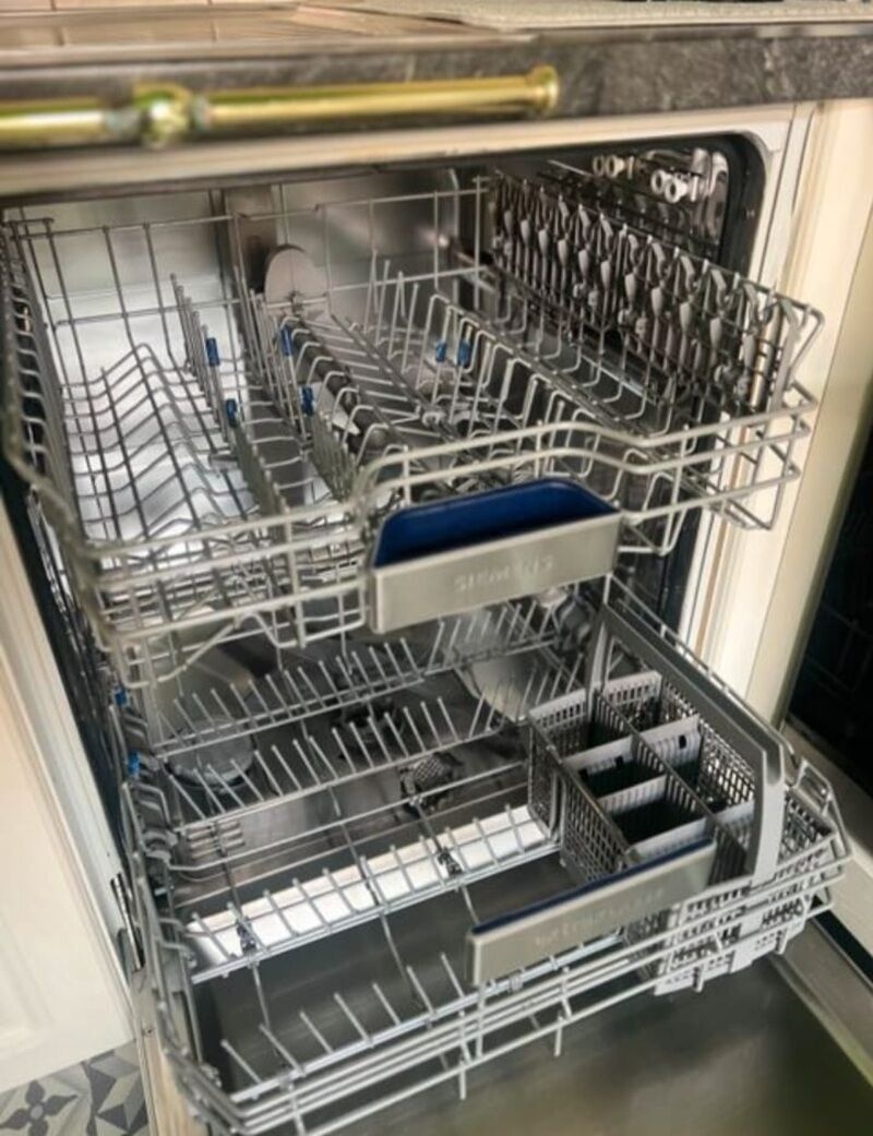 Venkovská vestavěná kuchyně se spotřebiči,5657 - 5