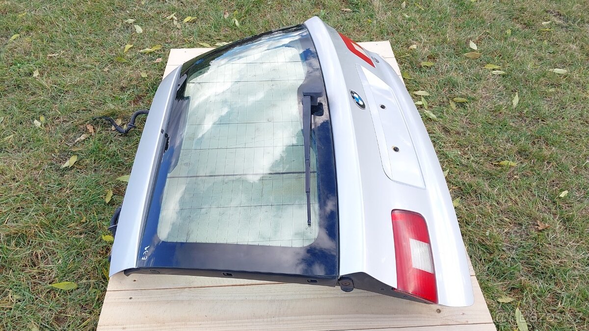 BMW E39 – DVEŘE KUFRU TOURING - 5