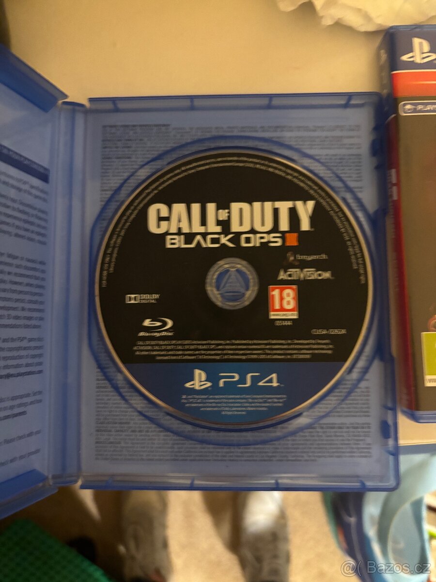 Ps4 ,dva ovladače + 5x hra + volant +VR - 5