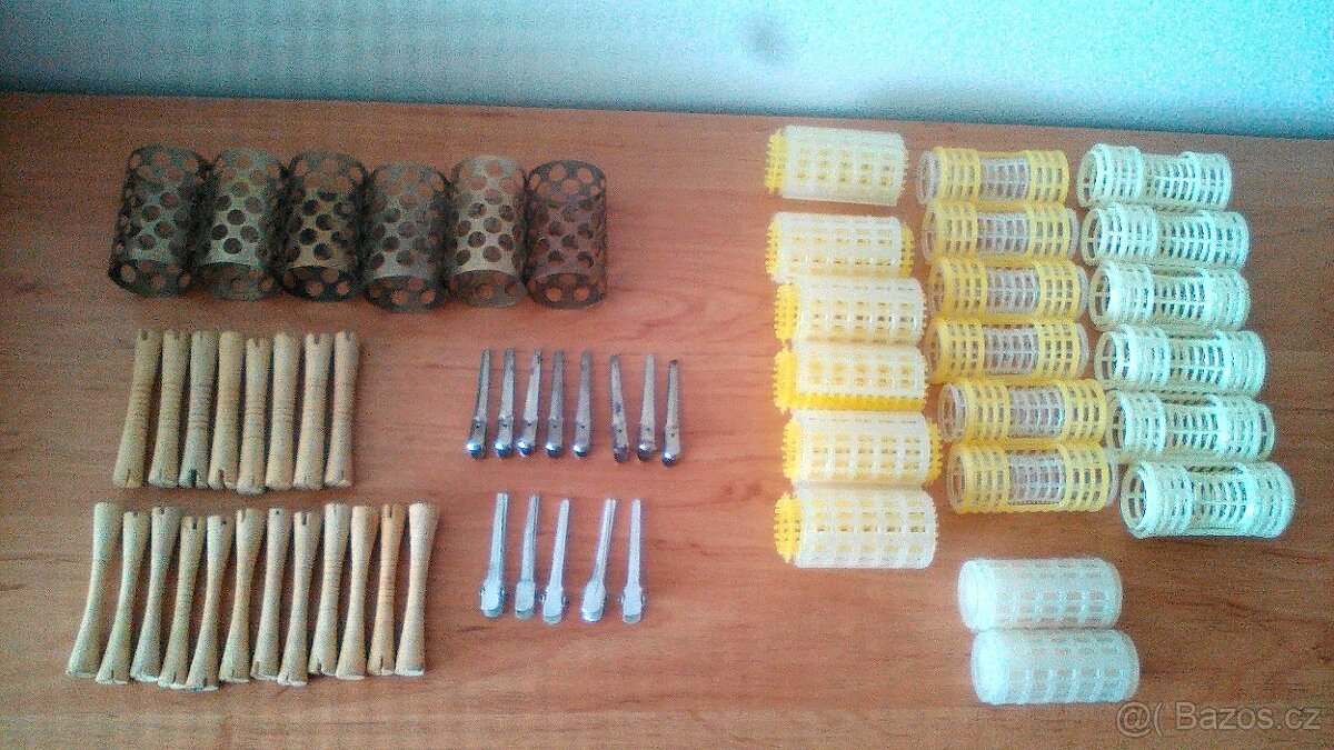 Retro zrcátko, kartáče, hřebínky, natáčky, cest. hyg. taška - 5