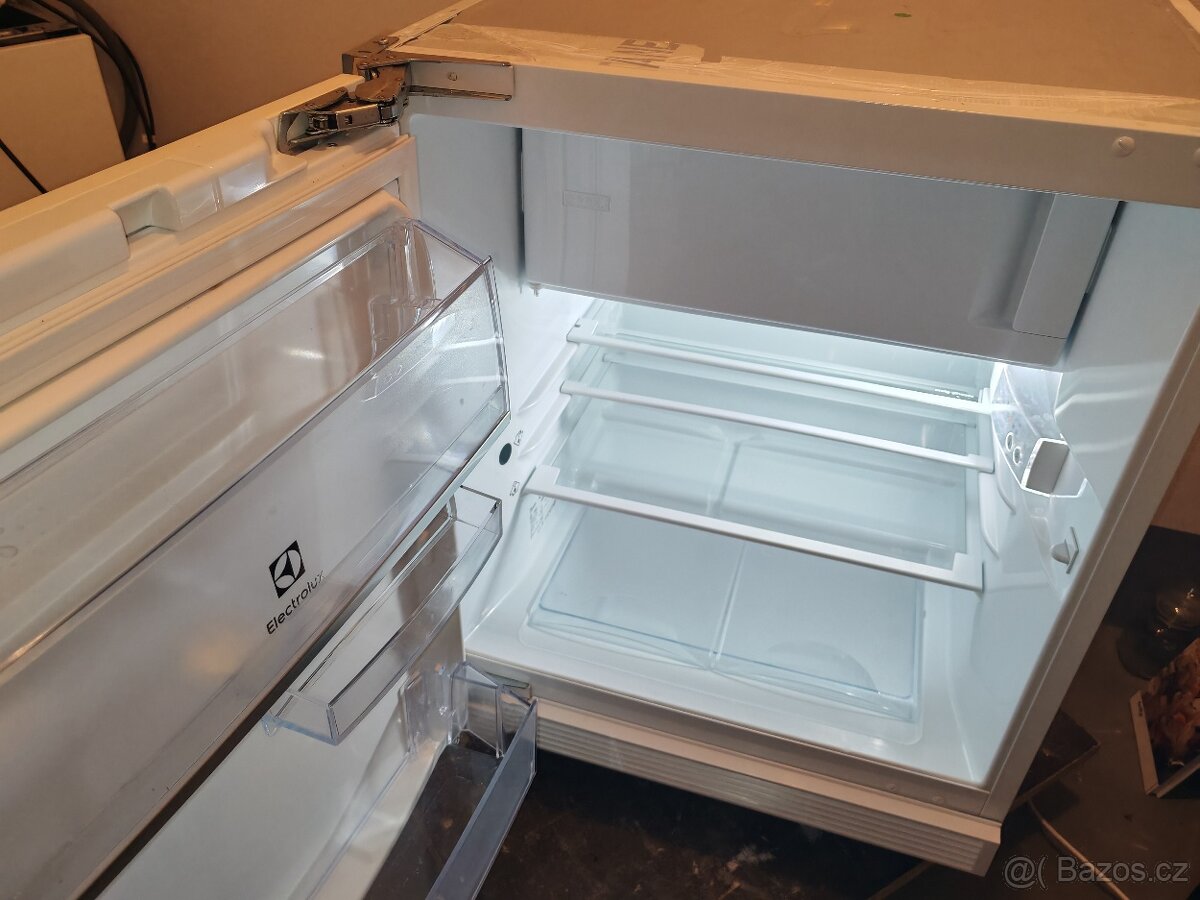 Lednice AEG vestavna - 5