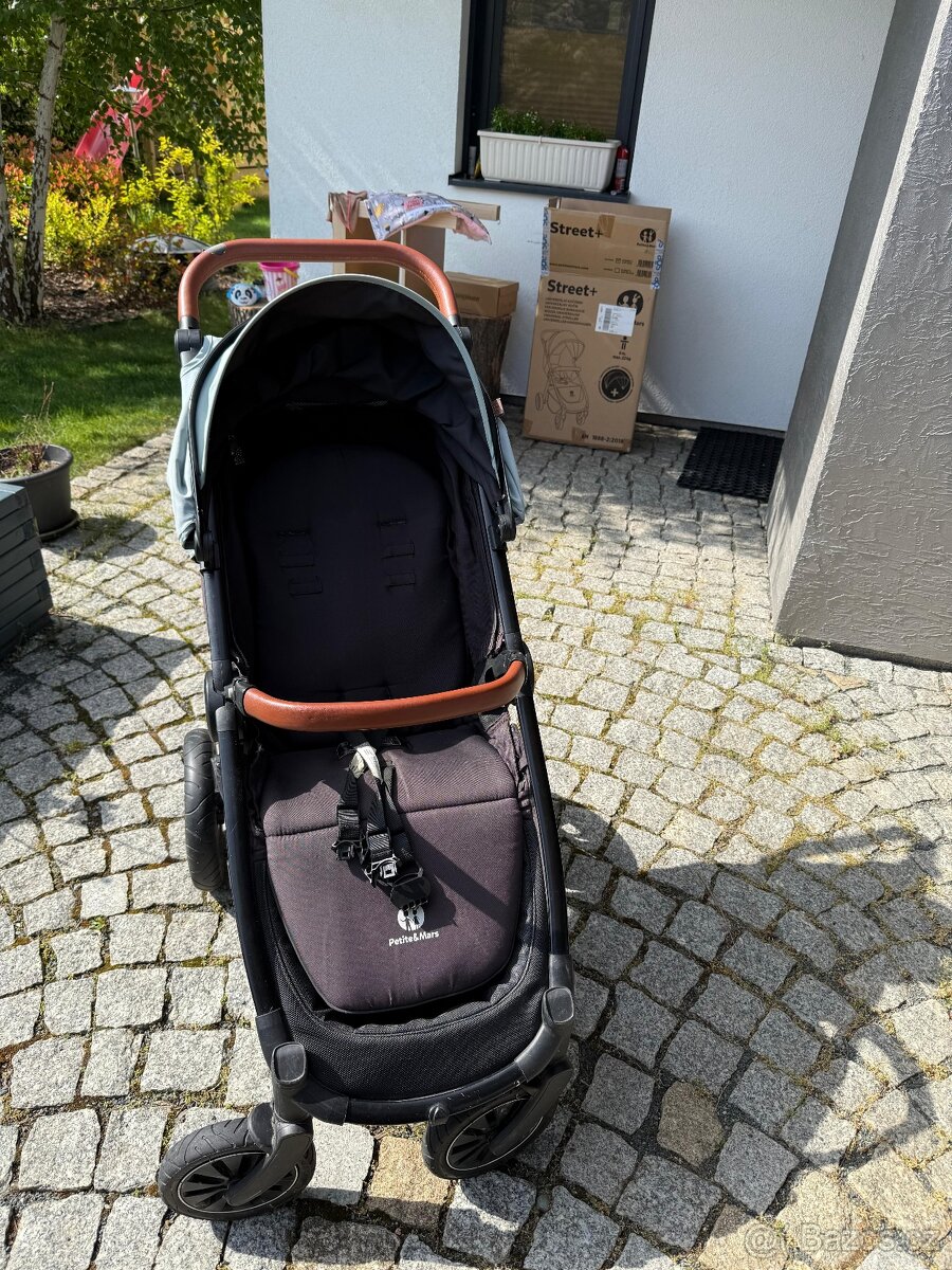 Prodám dětský kočárek PETITE&MARS Street+ - 5
