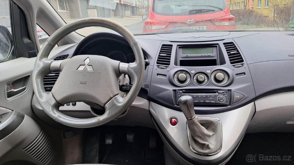 MITSUBISHI GRANDIS 2,4i - 5