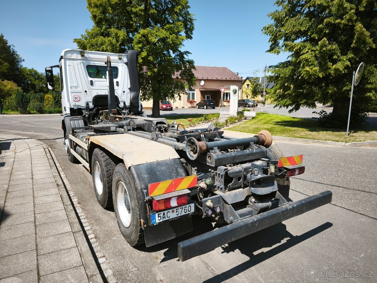 Mercedes Arocs 2645 kontejner