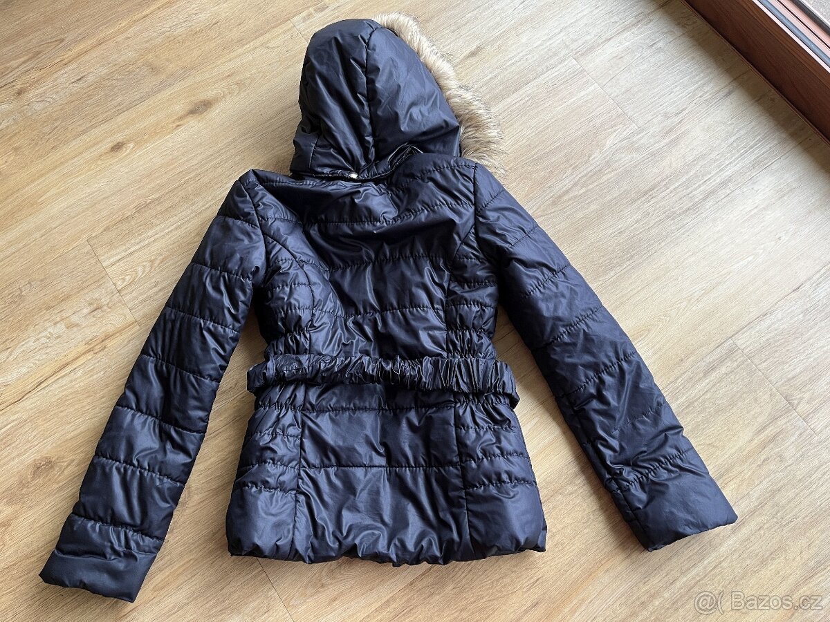 Zimní bunda s kapucí a kožíškem a páskem - vel. 152 - 5