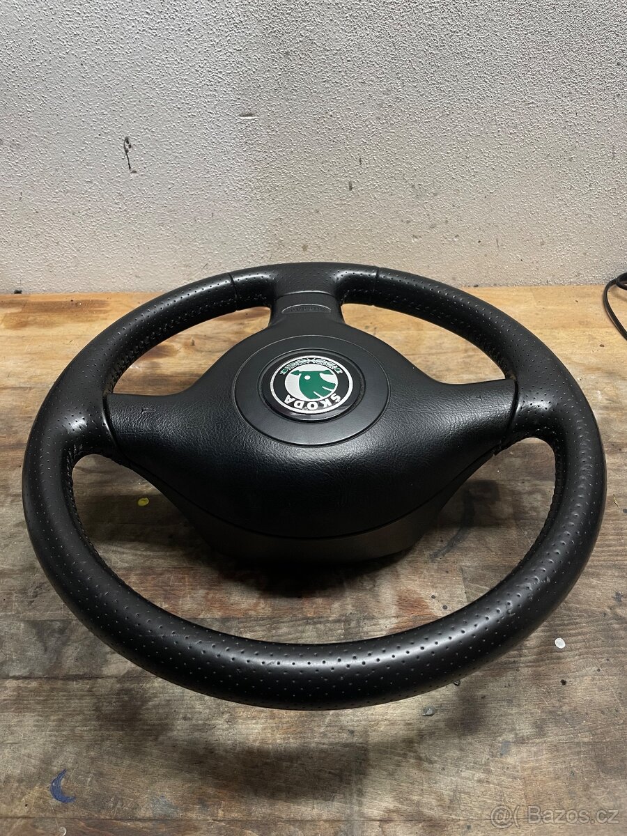 Perforovaný volant Škoda Octavia/Fabia RS - Stav Nového - 5