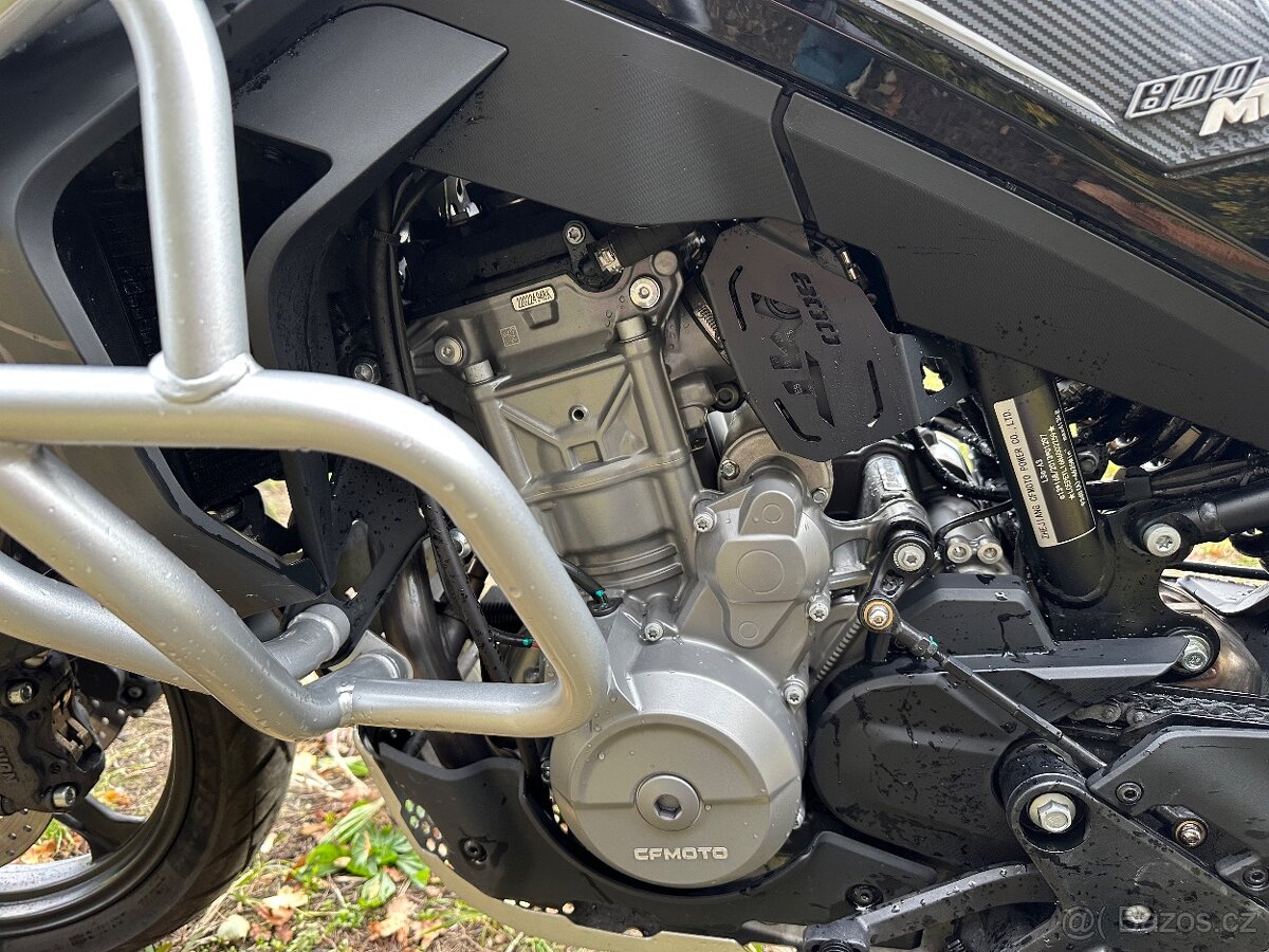 Zimní akce CFMOTO 800MT top stav 9tkm spousta doplňků - 5