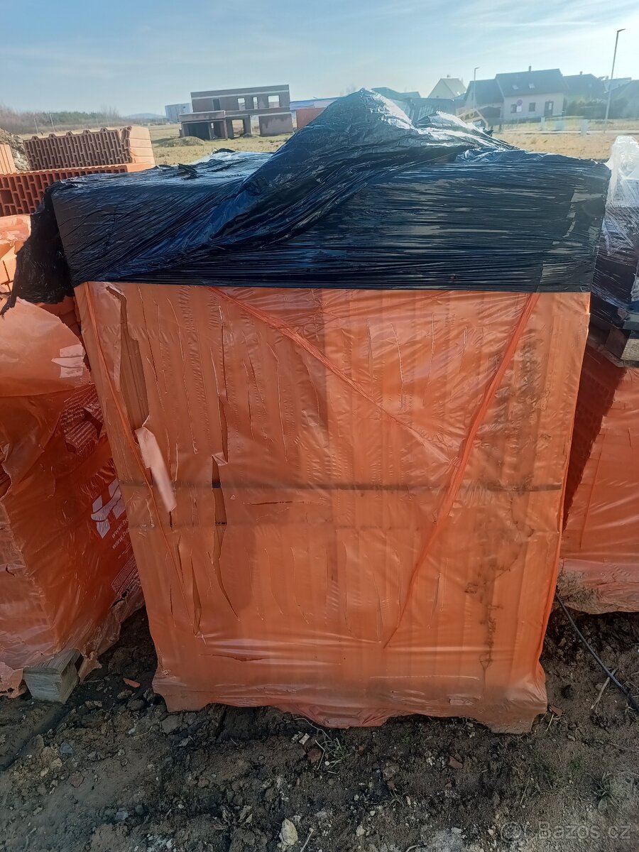 Broušené cihly a věncovky Heluz - 5