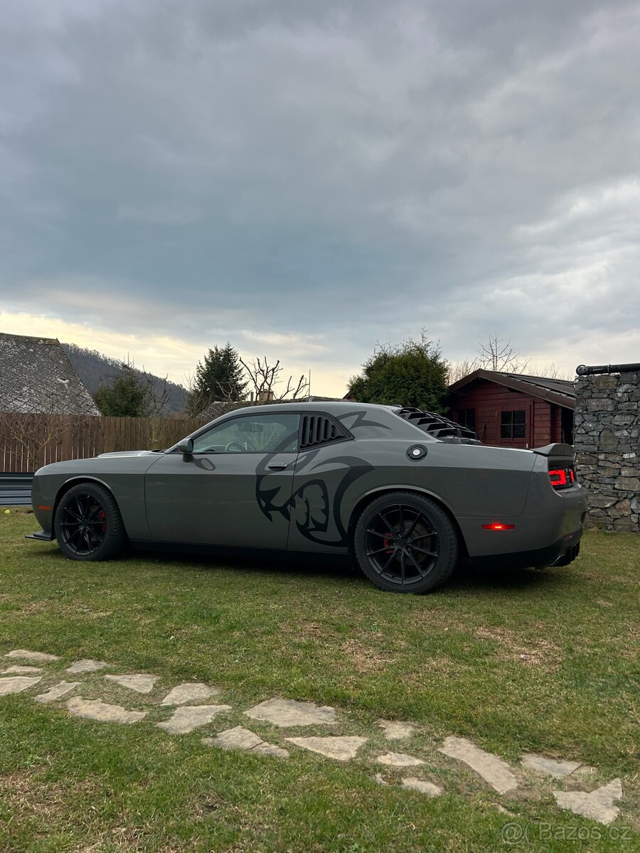 Dodge Challenger - 5