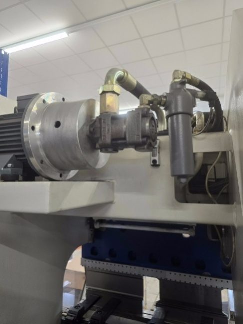 Trumpf TrumaBend V50, r. v. 2001, ohraňovací lis na prodej - 5