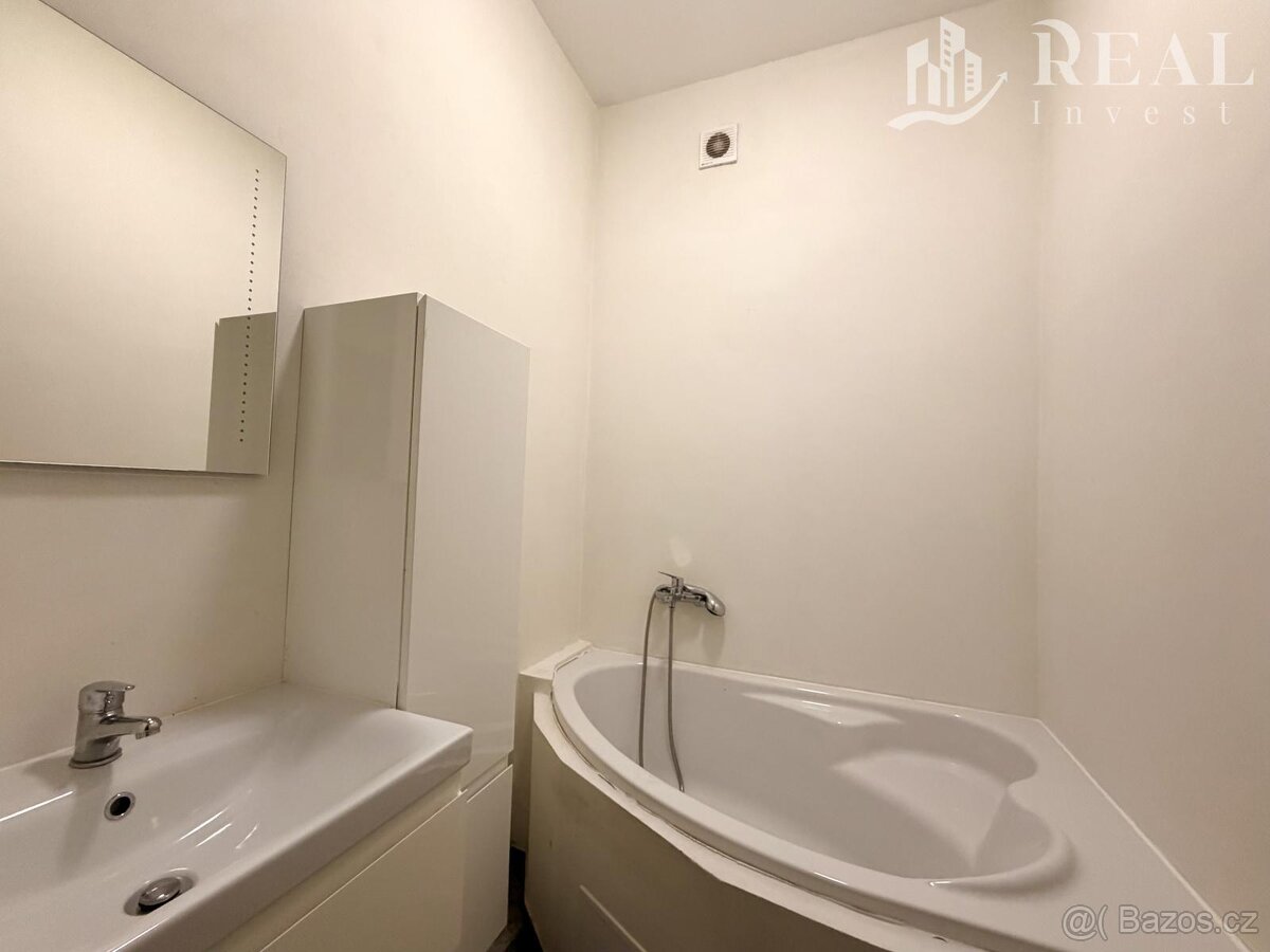 Pronájem atypického, světlého bytu 1+1 , Jirkov, ul. Mosteck - 5