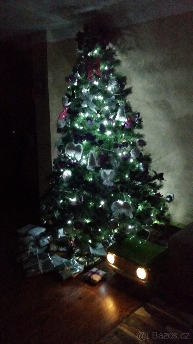 Prodám umělý vánoční stromeček full size věrná replika 2,5m - 5