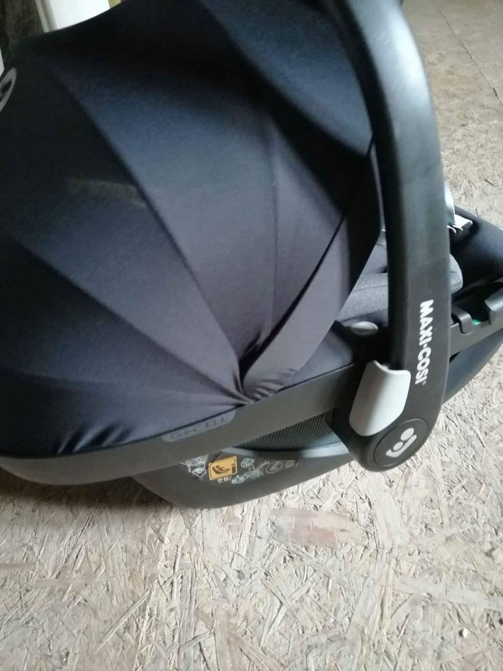 Maxi-Cosi Pebble 360 Essential Black 2023 - 5