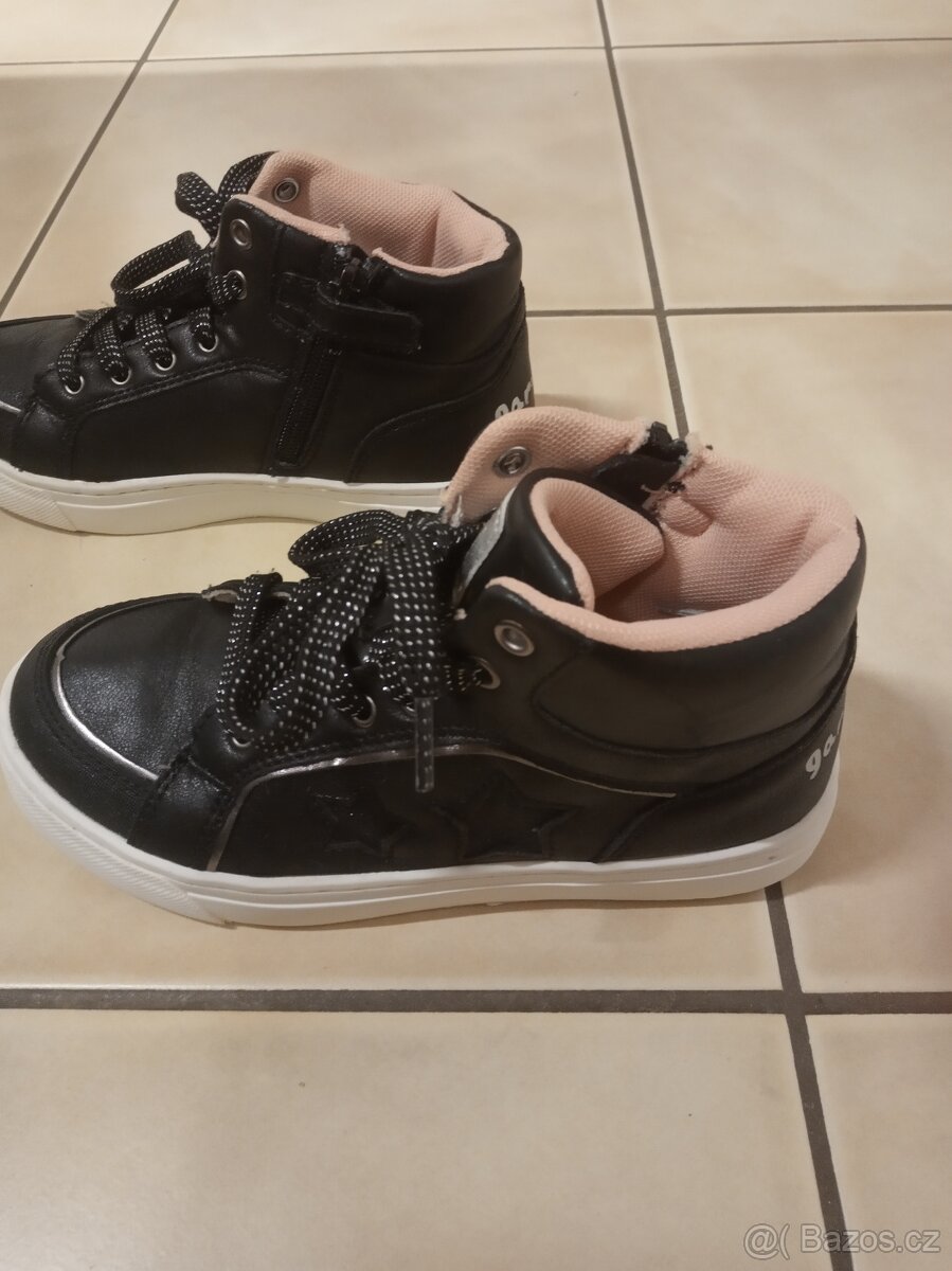 Prodáme dívčí tenisky zn.Garvalin vel.32 - 5