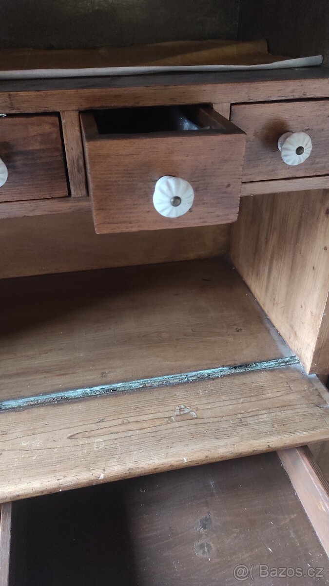 Starý kuchyňský kredenc - 5