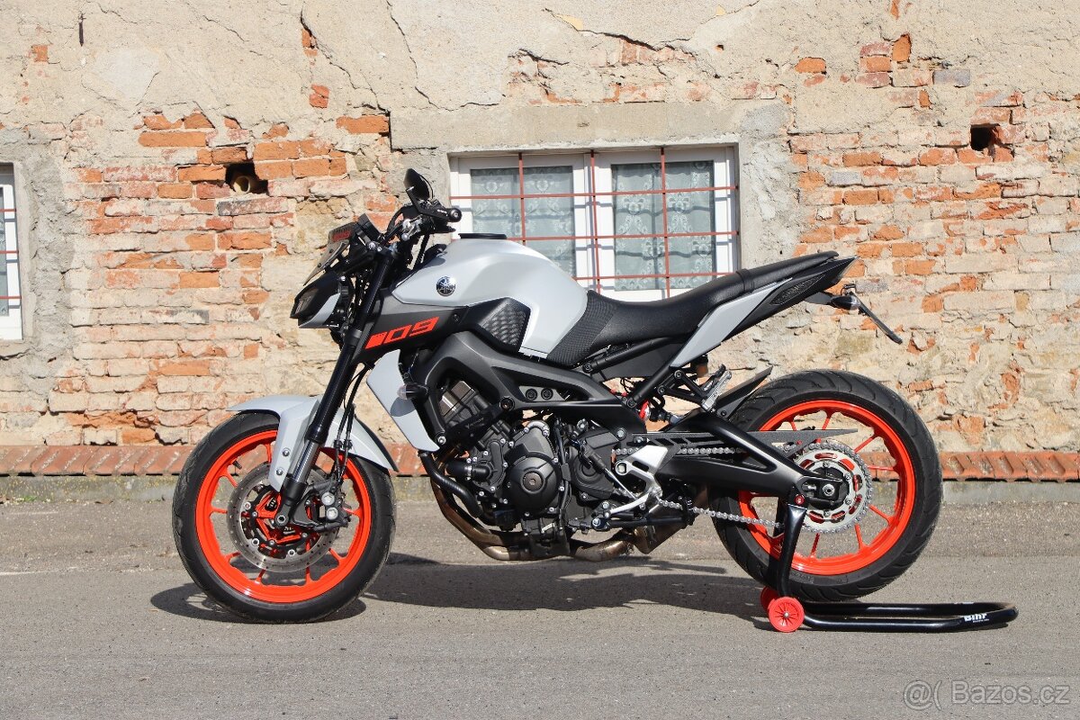 Yamaha MT09 - 5