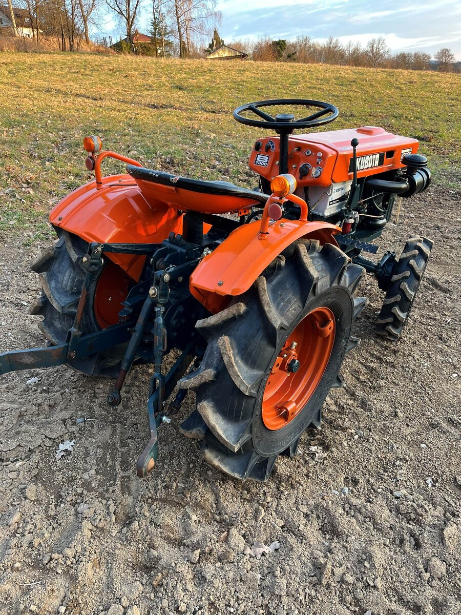 Malotraktor 4x4 Kubota B7000 - 5