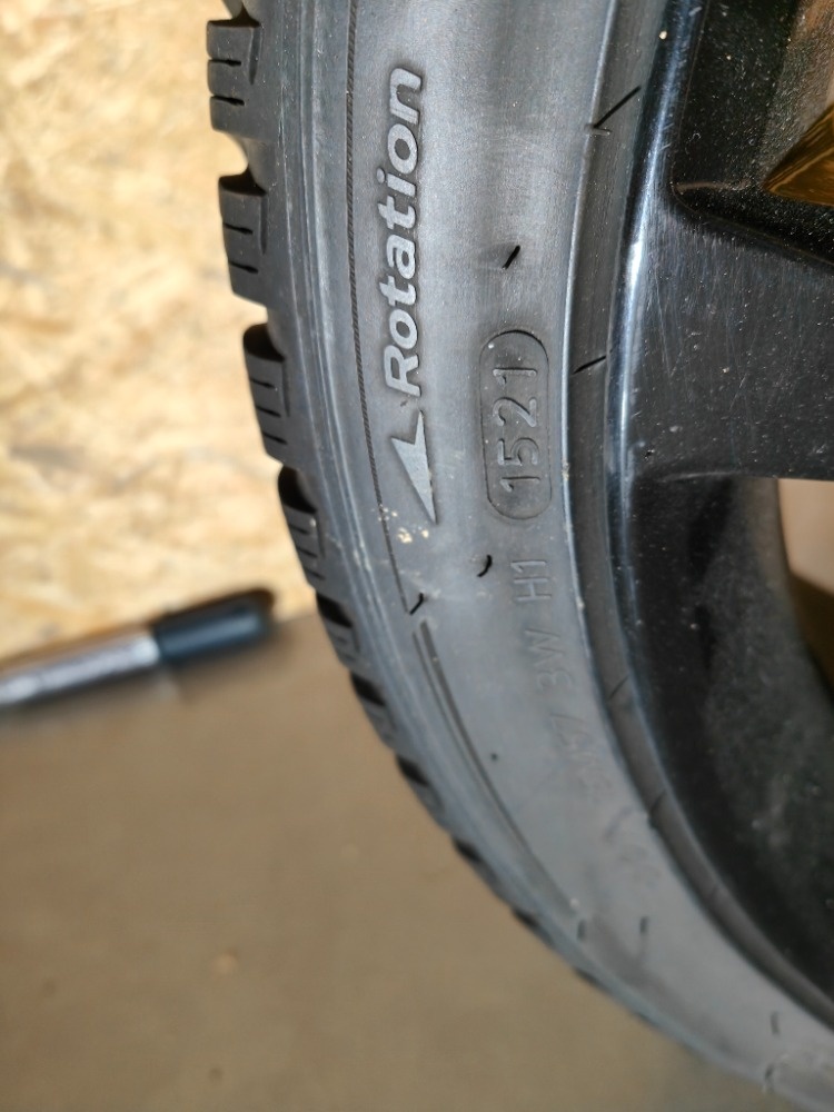 Zimní sada Autec Uteca 235/40/R19 96V - 5