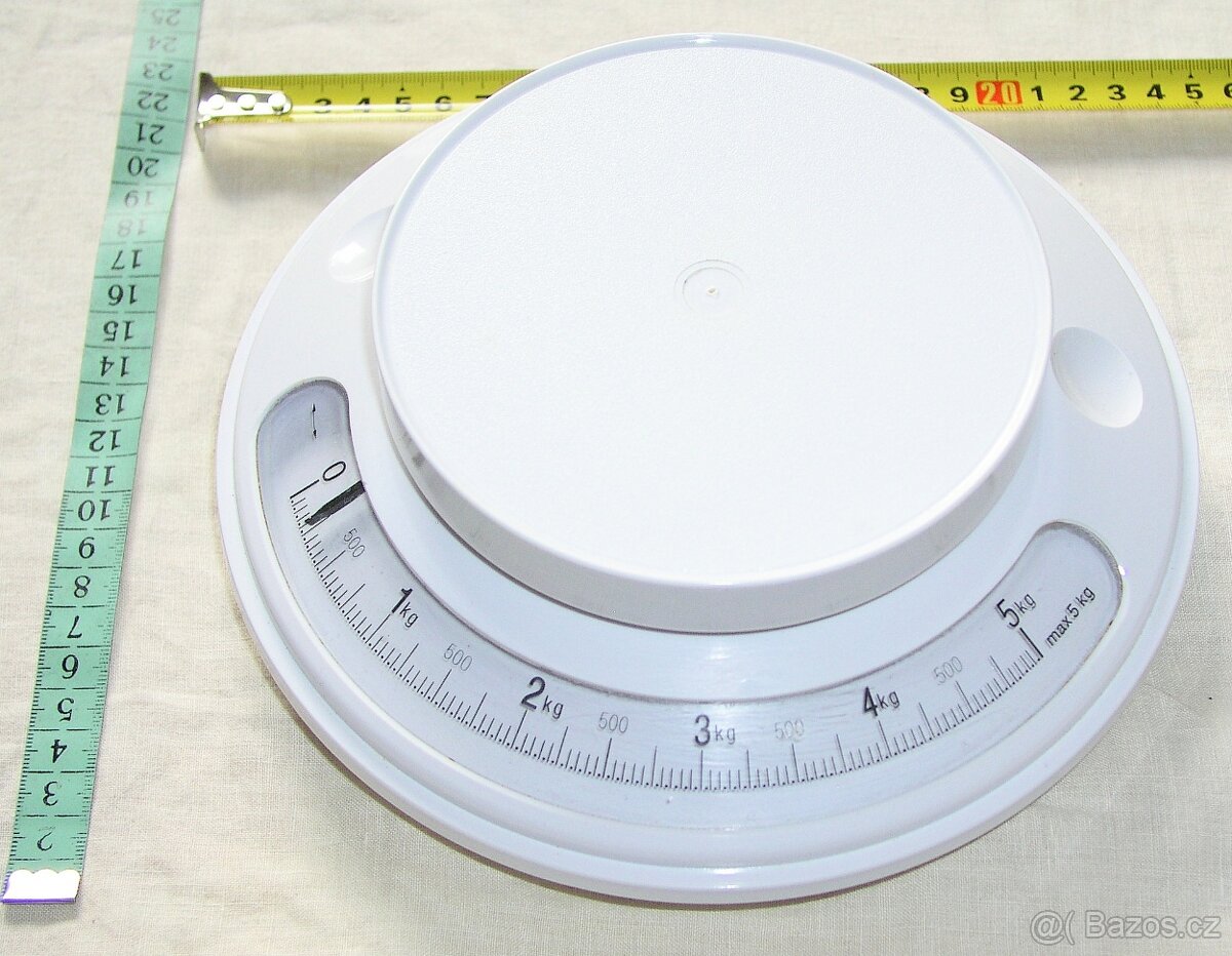 nůž,obal,váha kuchyň.do 5 kg 50,- talíř do MW 26,5 cm 100,- - 5