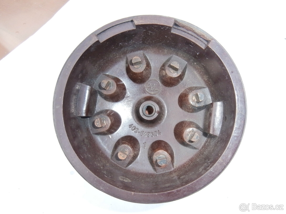 Víčko rozdělovače s palcem staré na veterán za 500 kč - 5