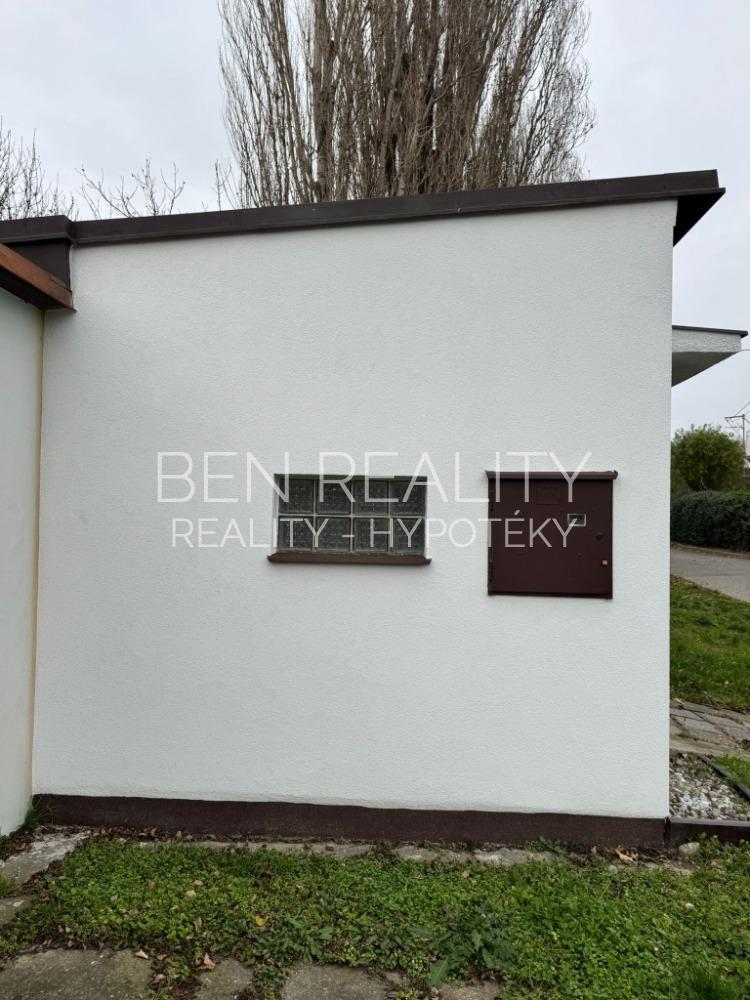 Exklusivní prodej - velká pěkná garáž 21m2 Holešov Za Cukrov - 5