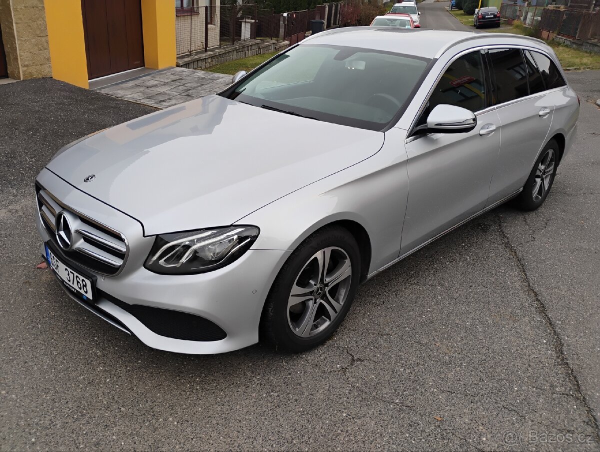 Mercedes Benz E Class 220D - 5