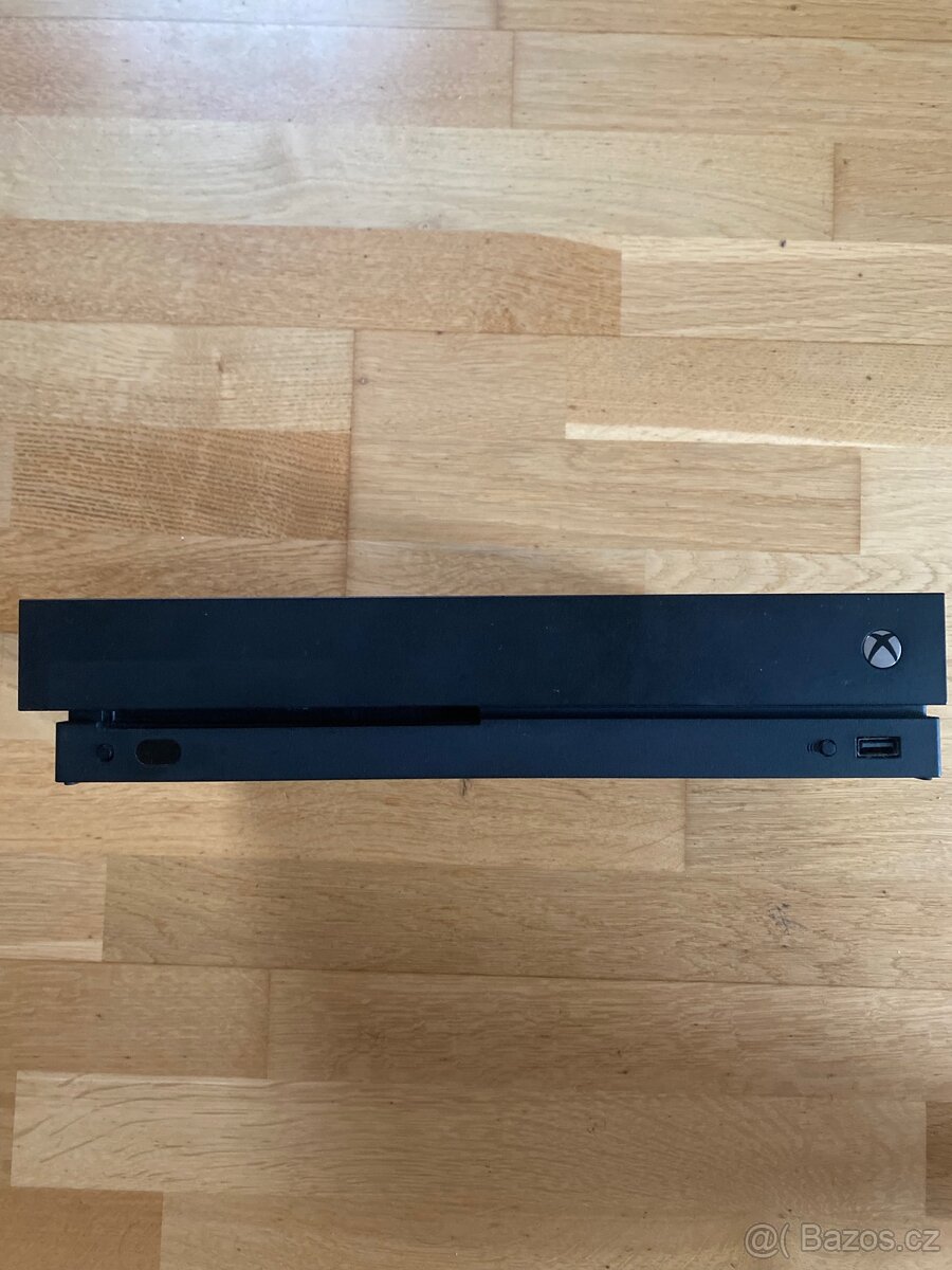 Xbox one X - 5