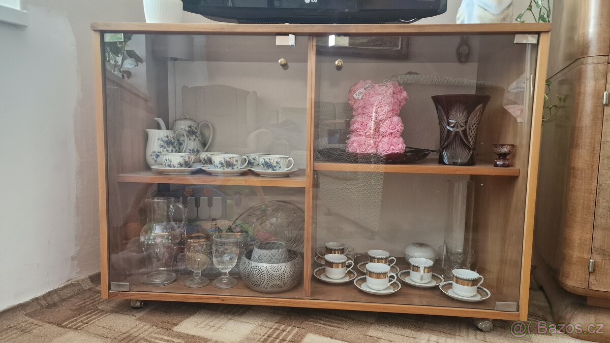 Nábytek z obývacího pokoje - 5