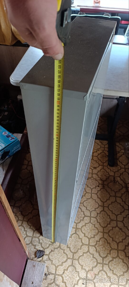 Kovový výklopný botník - 5