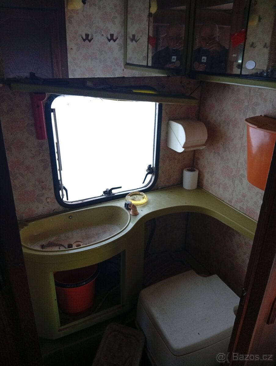 Dvouosý karavan LMC - 5