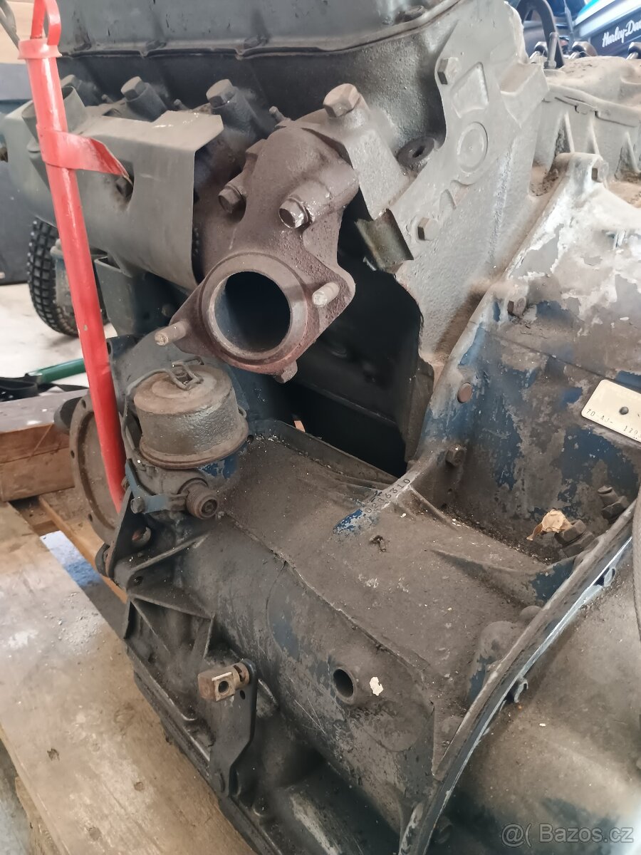 Cadillac 500cui,8,2 V8 motor a převodovka - 5