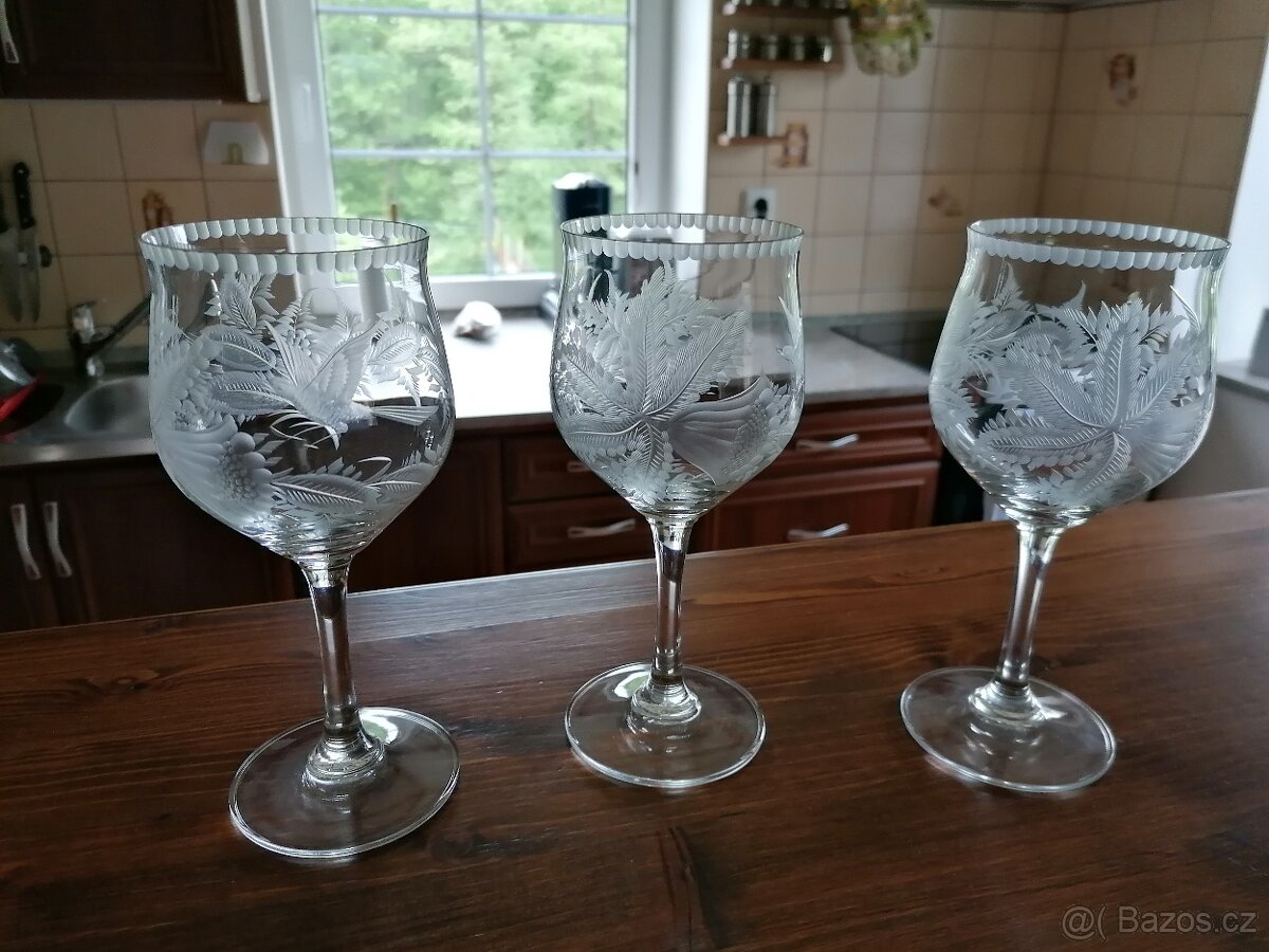 Krásné skleničky na víno 340 ml, sklo - 5