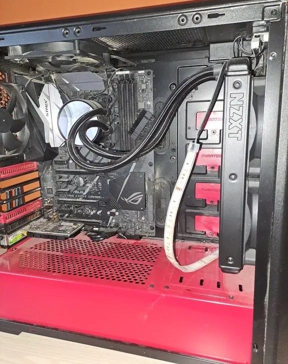 Počítač, počítačová skříň částečně vybavená - 5