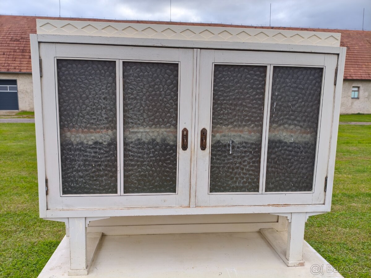 Stará bílá secesní kredenc - 5