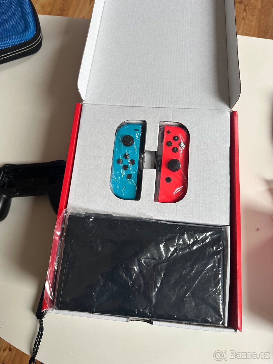 Nintendo switch oled + bohaté příslušenstv. + hra - 5
