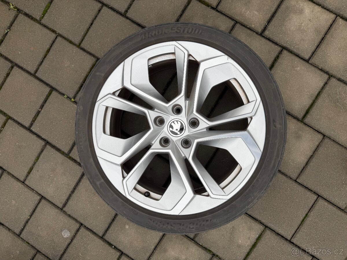 Letní sada Škoda Altair 19" + Brigestone 225/40 R19 - 5