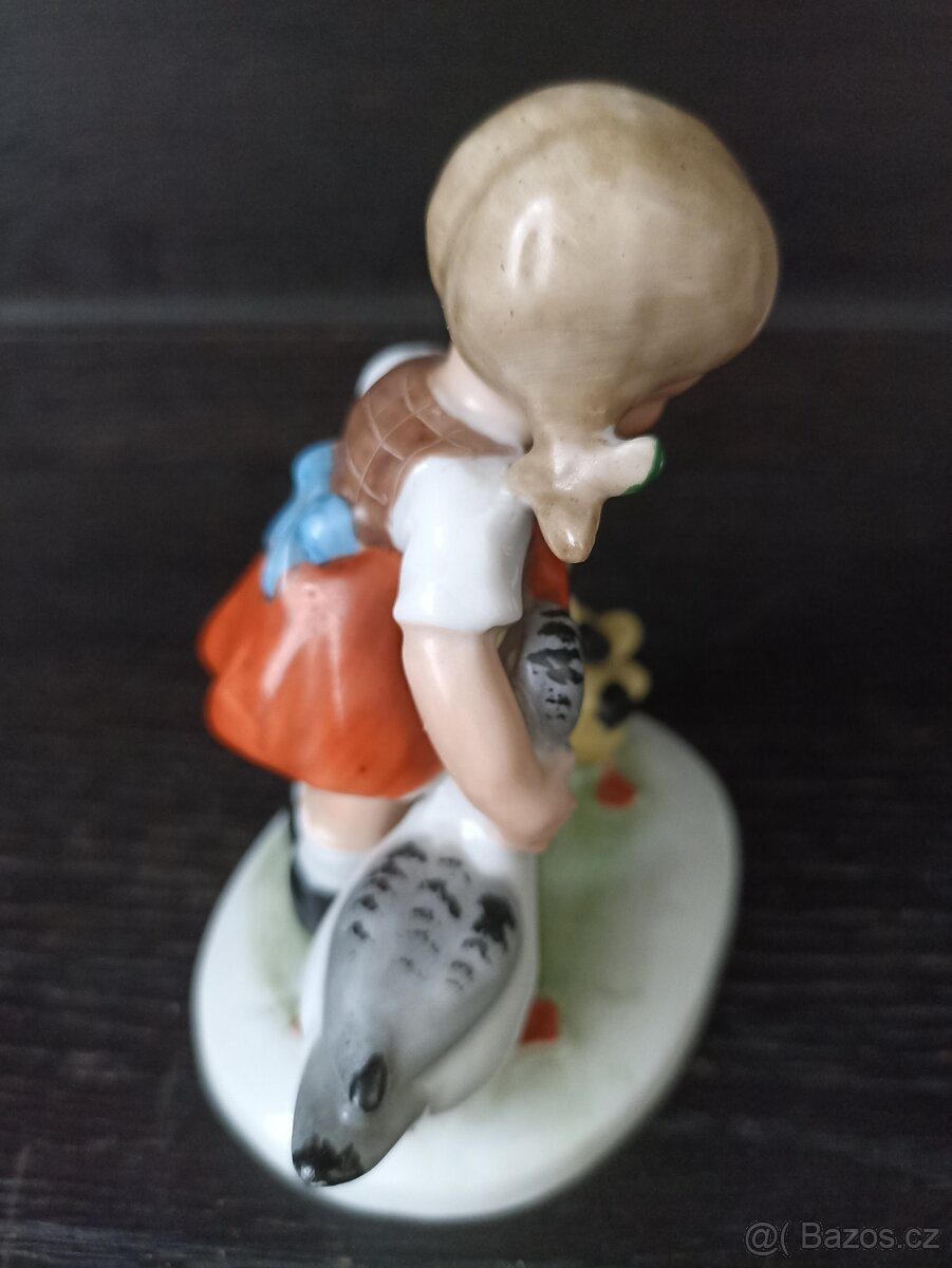 Soška - DĚVČÁTKO S HUSOU A HOUSATY - 5