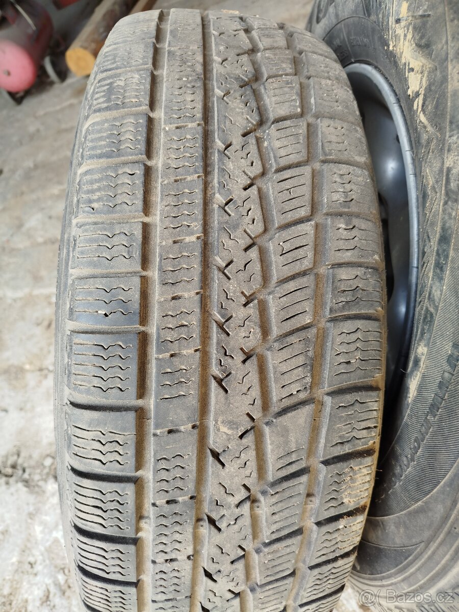 235 75 R15 originál Pajero 2